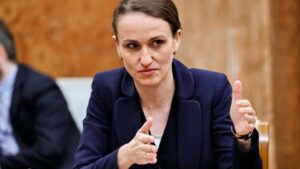 Iranul, somat de Oana Țoiu să oprească atacurile din Orientul Mijlociu și Cipru – A fost convocat reprezentantul diplomatic al Iranului – 60m.ro