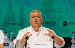 Viktor Orban a decis să le dea ucrainenilor mașinile blindate. A păstrat însă banii și aurul – 60m.ro