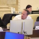 Gest de interlop al fostului ministru PSD al Finanțelor, Adrian Câciu, care i-a dat peste mână deputatei PNL Gabriela Horga – 60m.ro