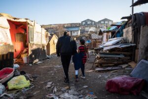 Compania lui Donald Trump vrea să construiască un teren de golf și apartamente de lux în Cluj. Locația e lângă groapa de gunoi unde trăiesc în sărăcie mii de oameni  – 60m.ro