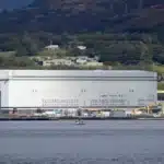 Reacția MAE după ce o româncă a încercat să intre, alături de un iranian, într-o bază nucleară britanică – 60m.ro