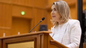 Gianina Șerban, un baron local de Ilfov în devenire. Nașa lui Simion a pus mâna pe milioanele partidului – frăție totală cu baronul penal Hubert Thuma – 60m.ro