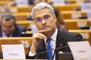 România în picaj economic total. Incompetentul Pîslaru ne vorbește de investiții în reconstrucția Ucrainei – 60m.ro