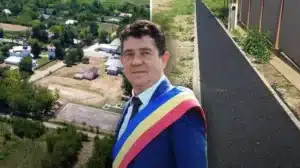 Comuna fără canalizare și străzi asfaltate, însă cu piste de biciclete de 500.000 de euro. „Chiar dacă sunt cârcotași, eu și echipa ne mândrim”, spune primarul 